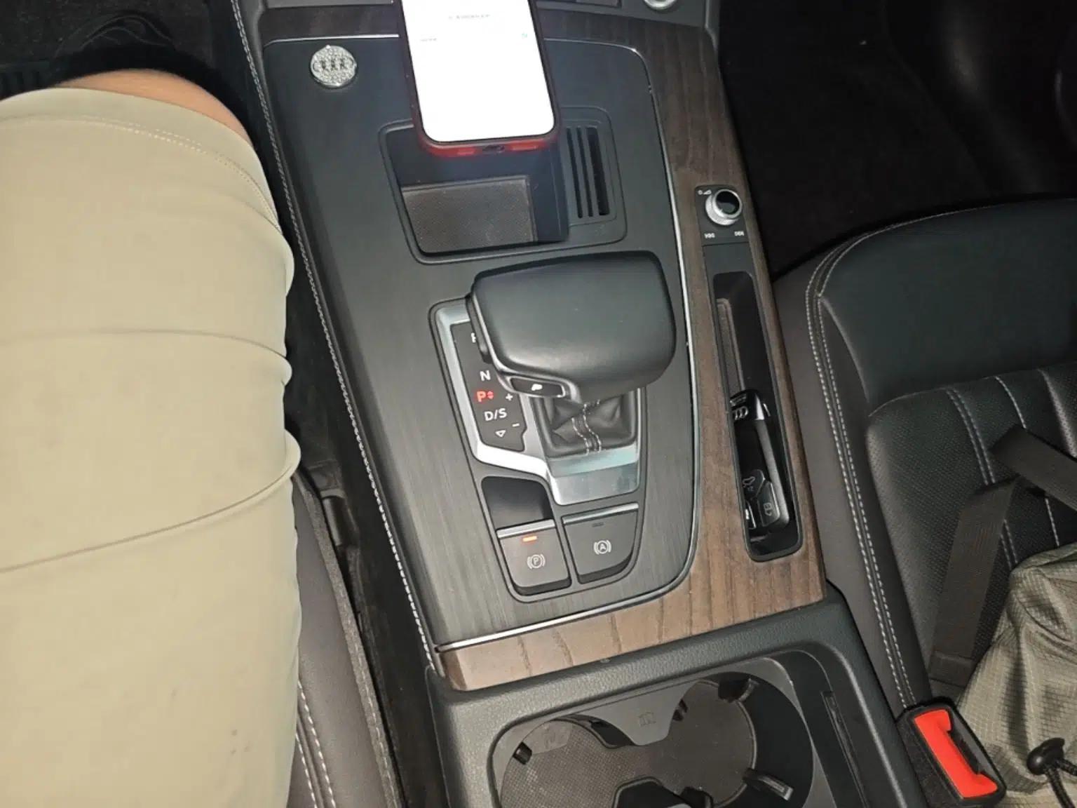 Audi Q5L 2022 40T Luxury Elegant Model — миниатюра 16