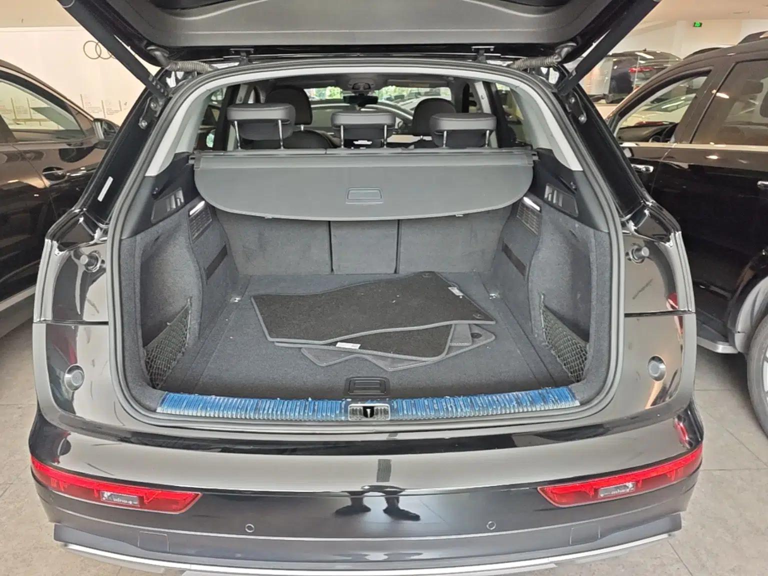 Audi Q5L 2022 40T Luxury Elegant Model — миниатюра 22