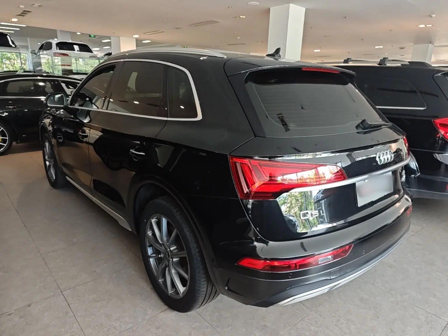 Audi Q5L 2022 40T Luxury Elegant Model — миниатюра 4