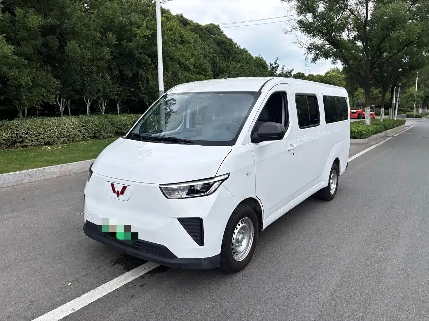 Wuling Yangguang 2024 Model 300km Comfort Bus Version 75kW — миниатюра 1