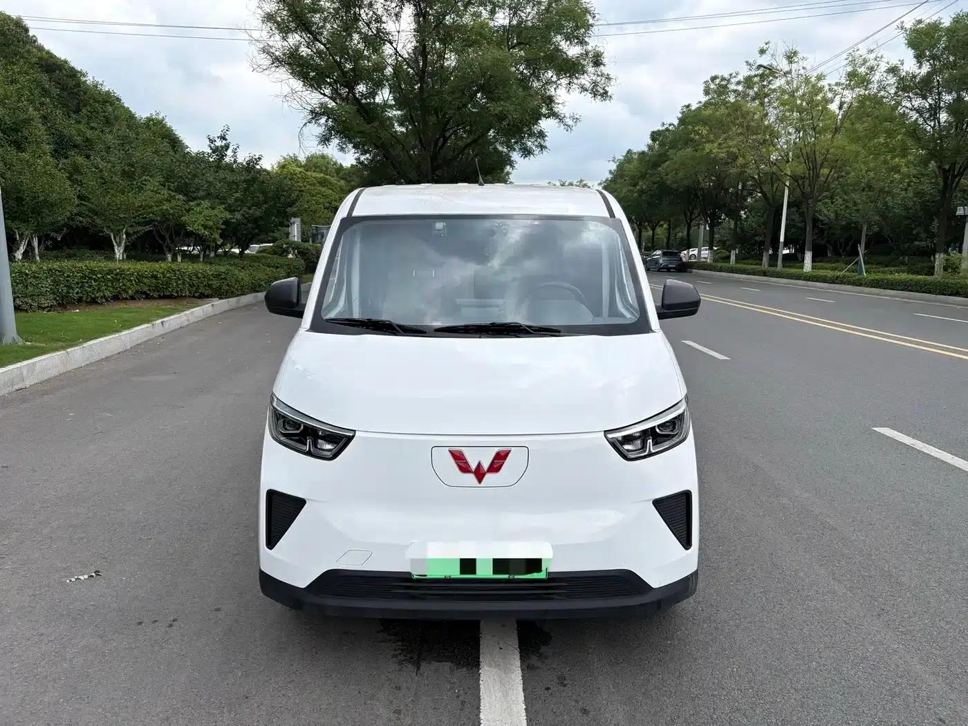 Wuling Yangguang 2024 Model 300km Comfort Bus Version 75kW — миниатюра 2