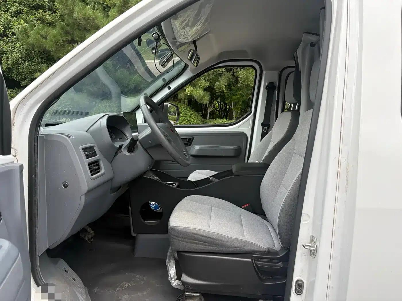 Wuling Yangguang 2024 Model 300km Comfort Bus Version 75kW — миниатюра 3