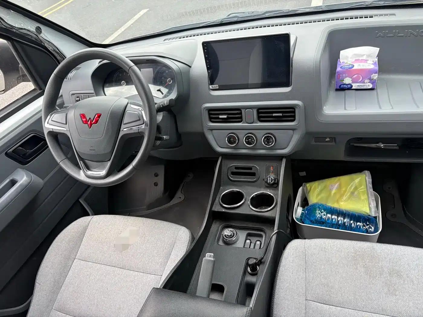 Wuling Yangguang 2024 Model 300km Comfort Bus Version 75kW — миниатюра 4