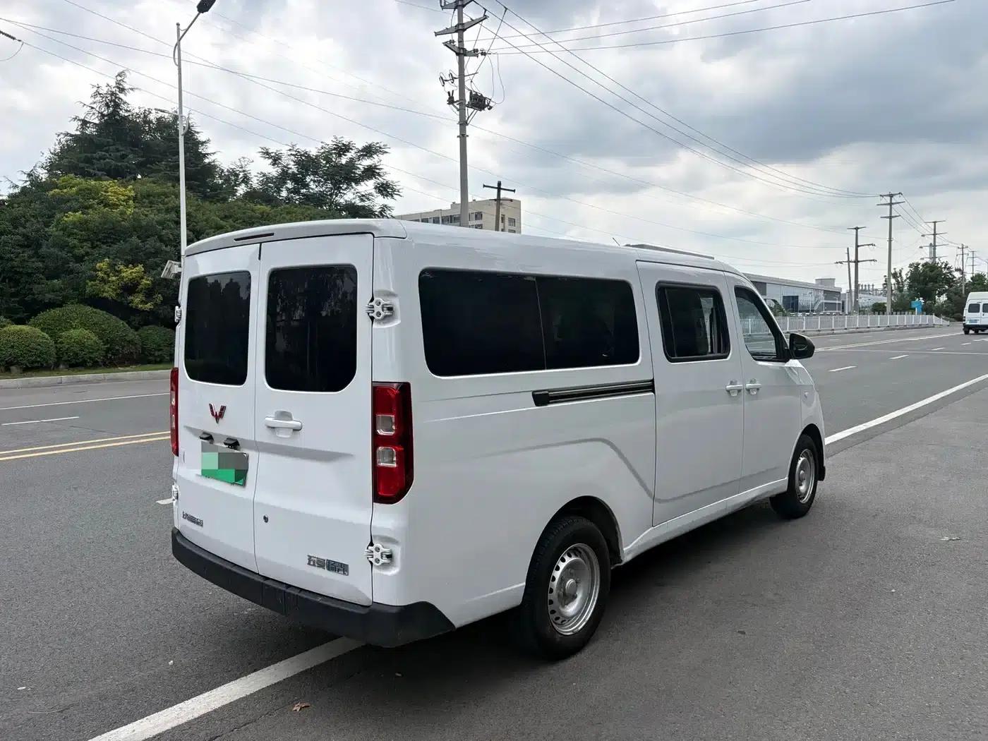 Wuling Yangguang 2024 Model 300km Comfort Bus Version 75kW — миниатюра 6