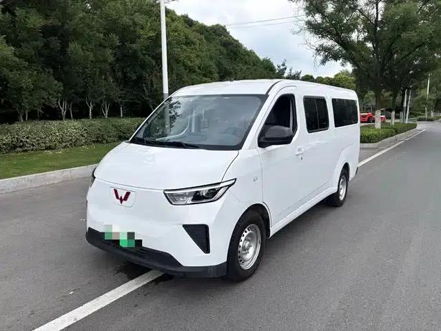 Wuling Yangguang 2024 Model 300km Comfort Bus Version 75kW