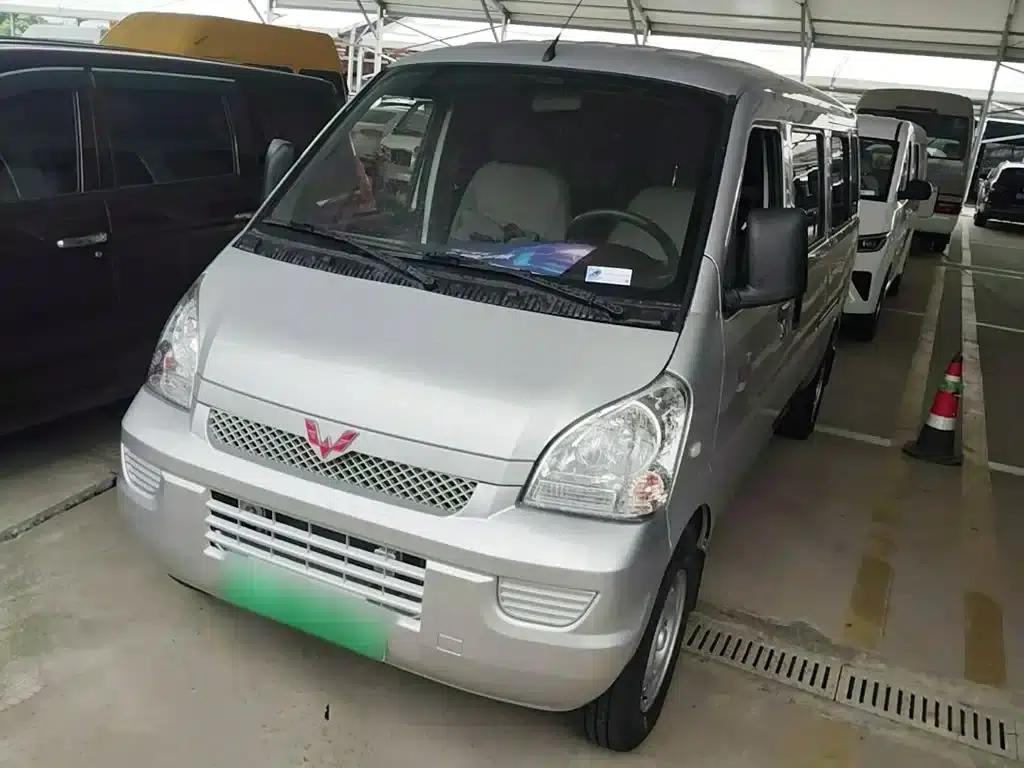 Wuling Rongguang EV 2020 Bus Basic Model 7-seater 300km Range — миниатюра 1