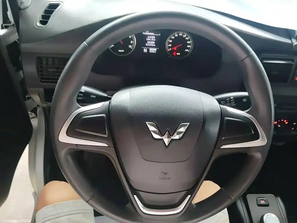 Wuling Rongguang EV 2020 Bus Basic Model 7-seater 300km Range — миниатюра 11