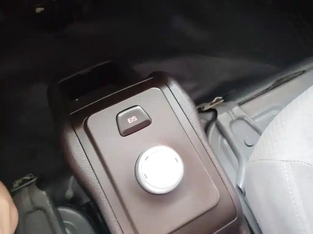 Wuling Rongguang EV 2020 Bus Basic Model 7-seater 300km Range — миниатюра 14