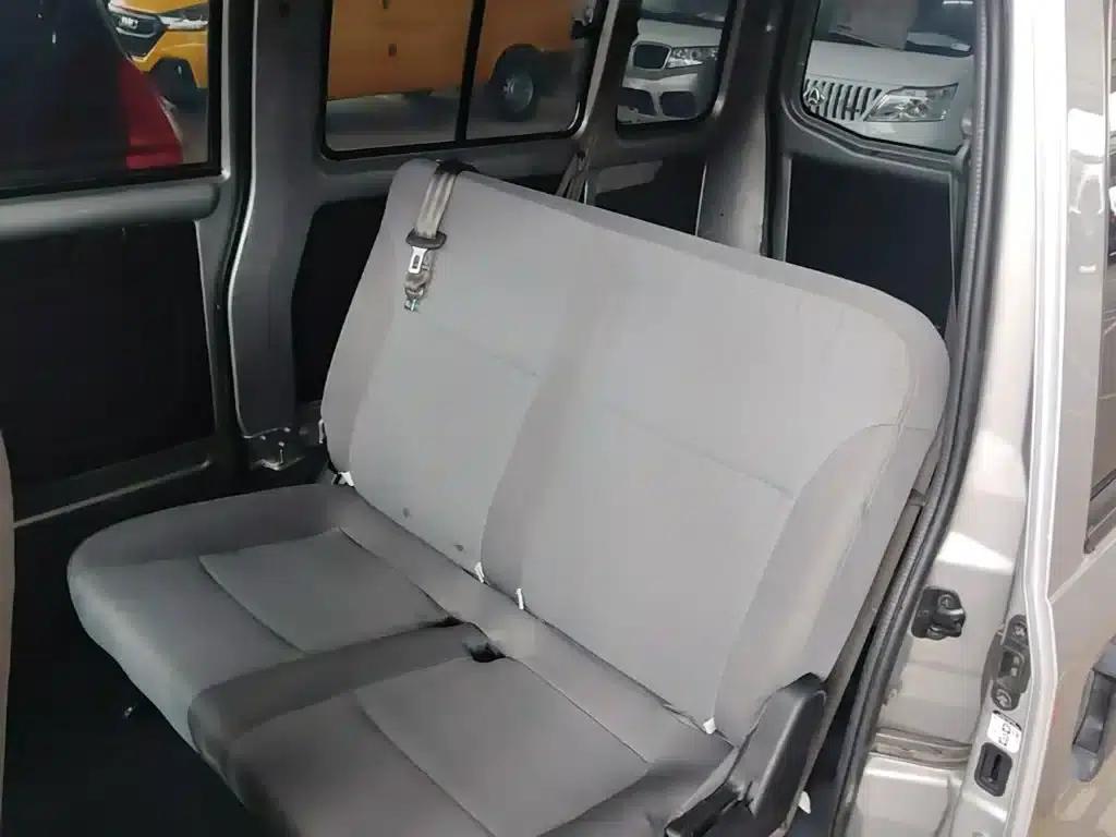Wuling Rongguang EV 2020 Bus Basic Model 7-seater 300km Range — миниатюра 17