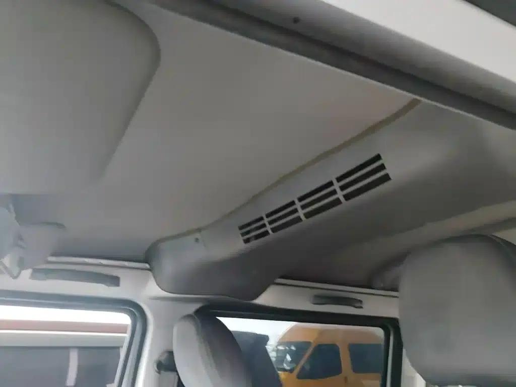 Wuling Rongguang EV 2020 Bus Basic Model 7-seater 300km Range — миниатюра 18
