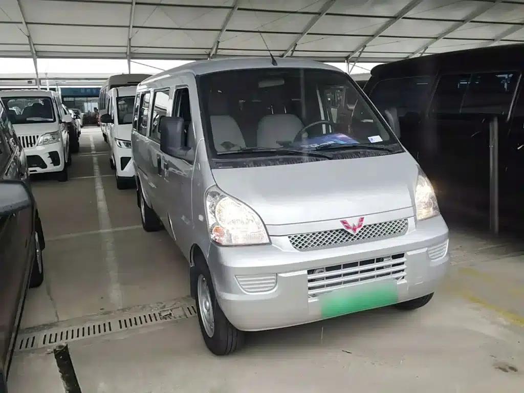 Wuling Rongguang EV 2020 Bus Basic Model 7-seater 300km Range — миниатюра 4