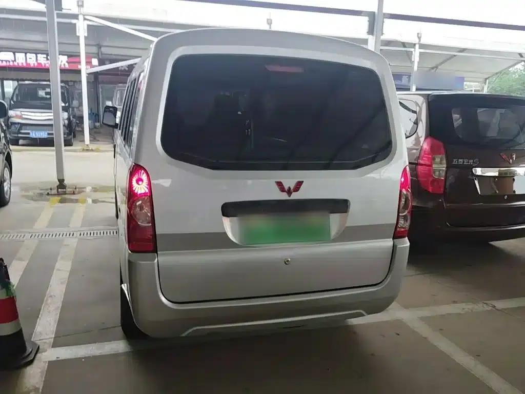 Wuling Rongguang EV 2020 Bus Basic Model 7-seater 300km Range — миниатюра 6