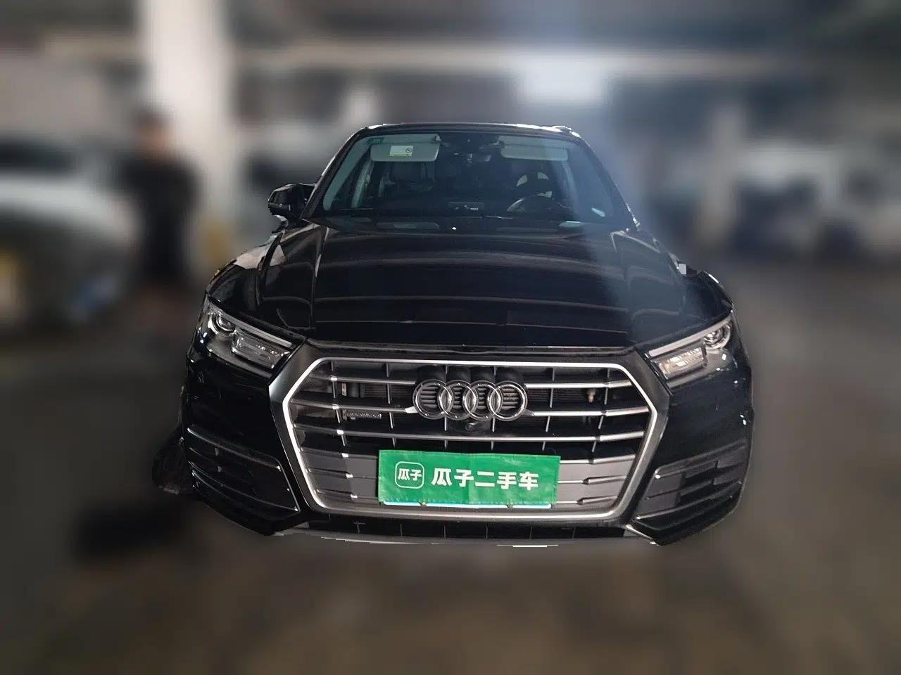 Audi Q5 2018 Collector's Edition 40 TFSI Ambition Model — миниатюра 2