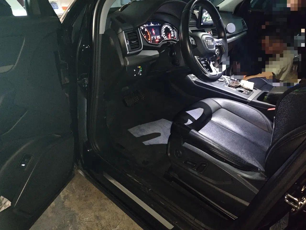 Audi Q5 2018 Collector's Edition 40 TFSI Ambition Model — миниатюра 16