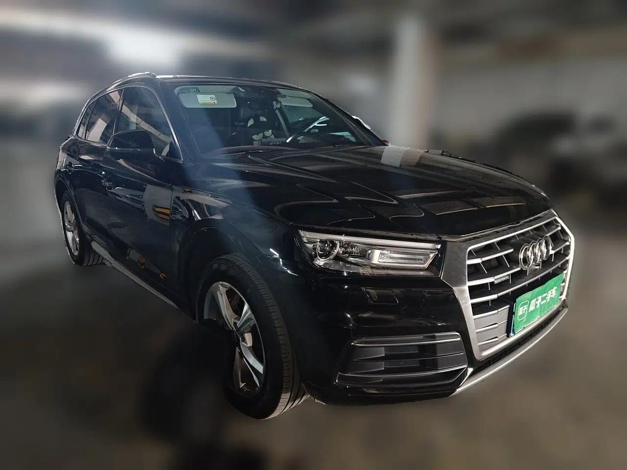 Audi Q5 2018 Collector's Edition 40 TFSI Ambition Model — миниатюра 3