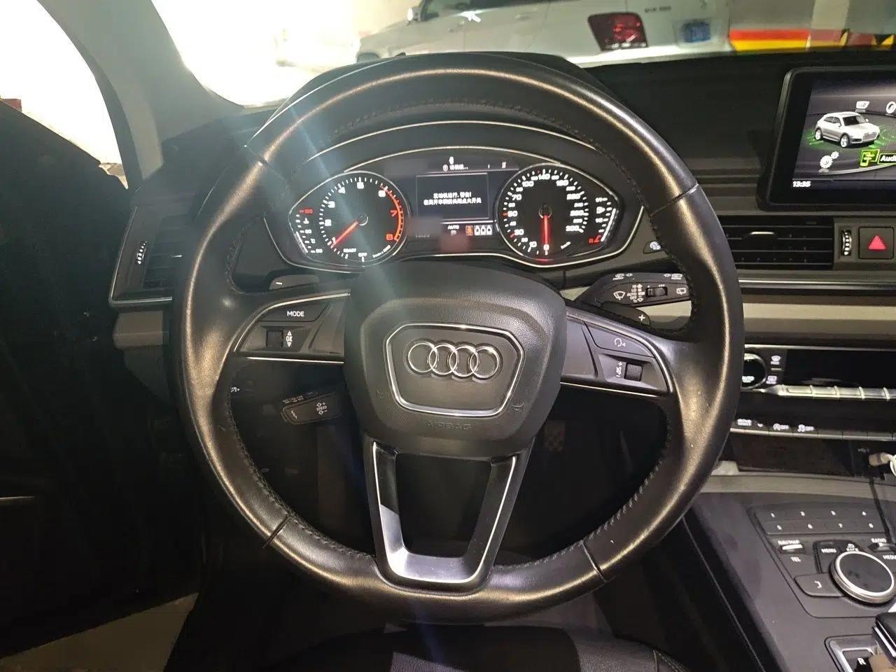 Audi Q5 2018 Collector's Edition 40 TFSI Ambition Model — миниатюра 10