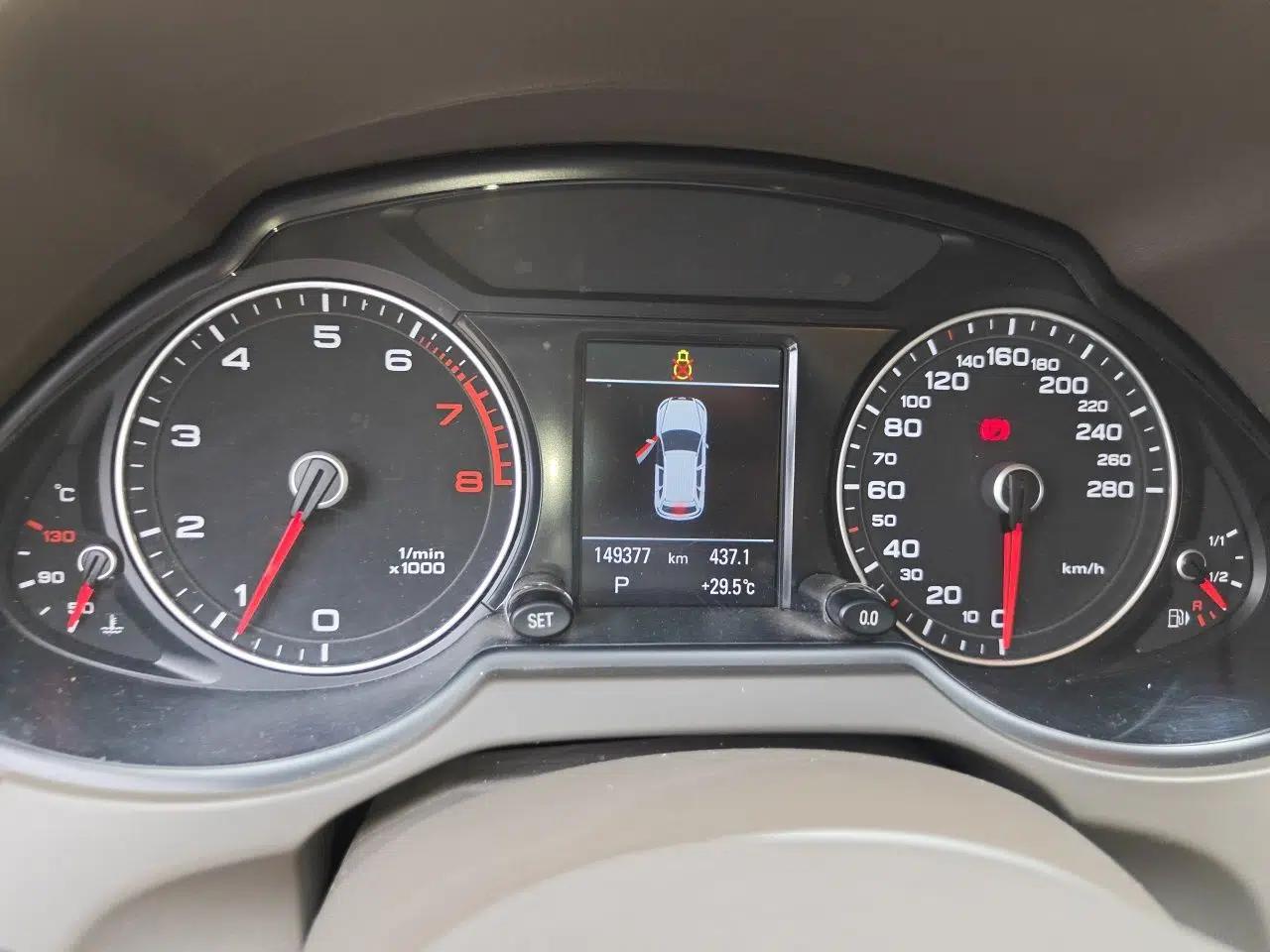 Audi Q5 2015 40 TFSI Comfort Model — миниатюра 11