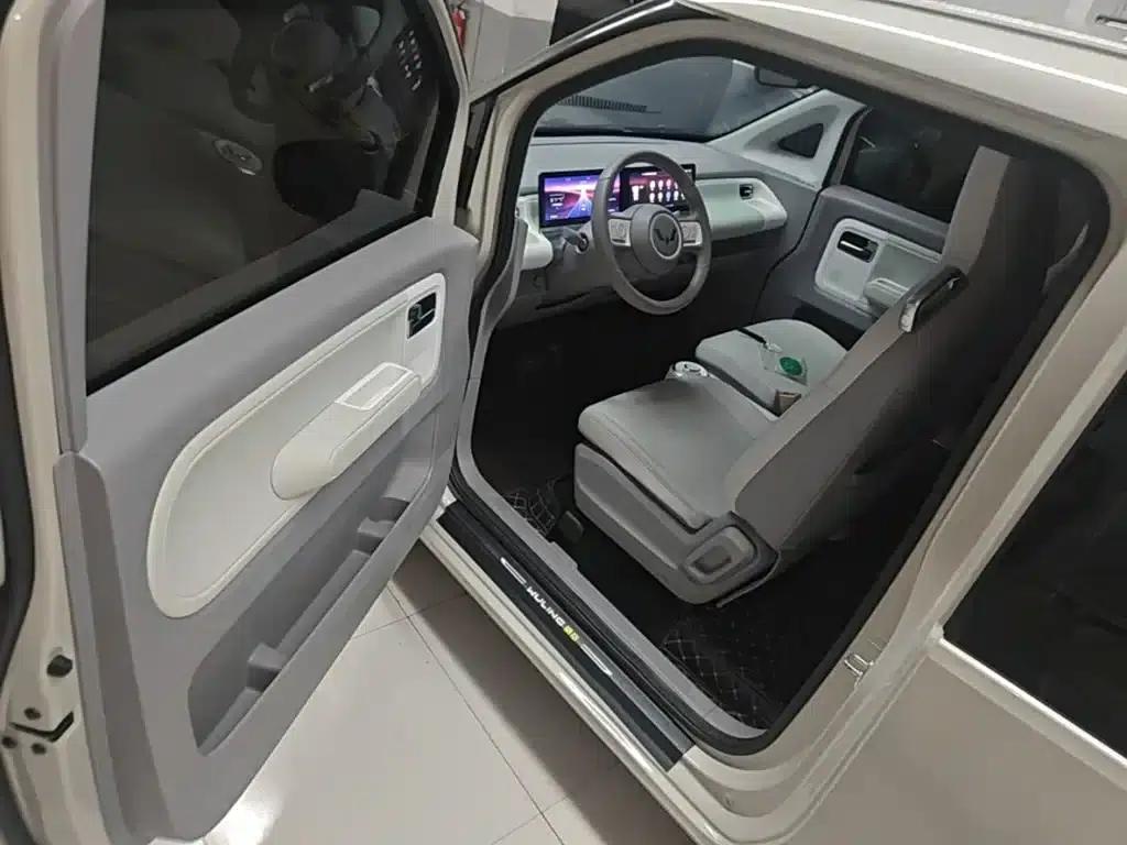 Wuling Air ev Clear Sky 2023 Model, Four-Seat - Advanced Edition — миниатюра 16