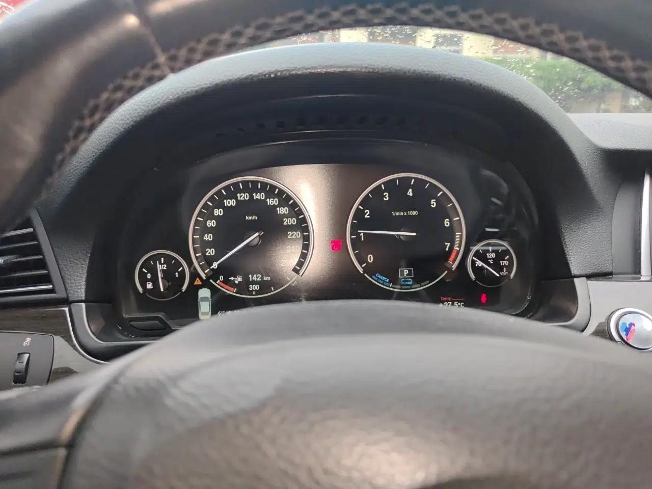 BMW 5 Series New Energy 2015 530Le — миниатюра 11