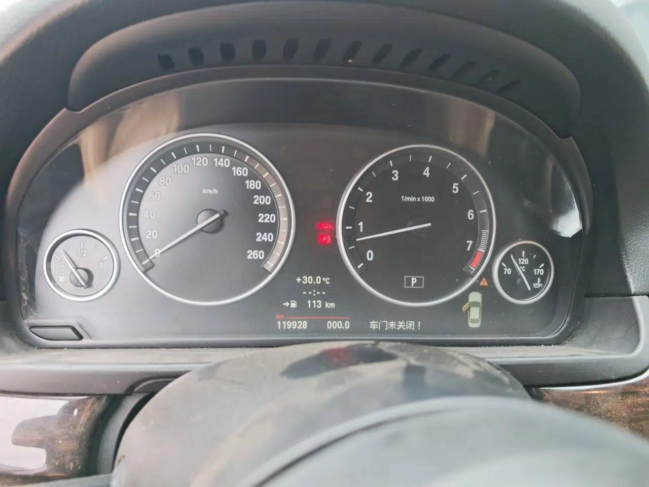 BMW 5 Series 2011 523Li Luxury Model — миниатюра 11