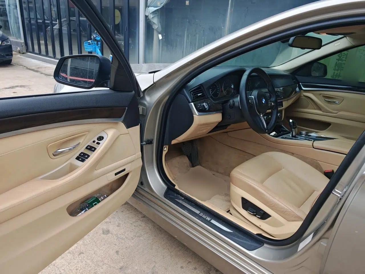 BMW 5 Series 2011 523Li Luxury Model — миниатюра 16