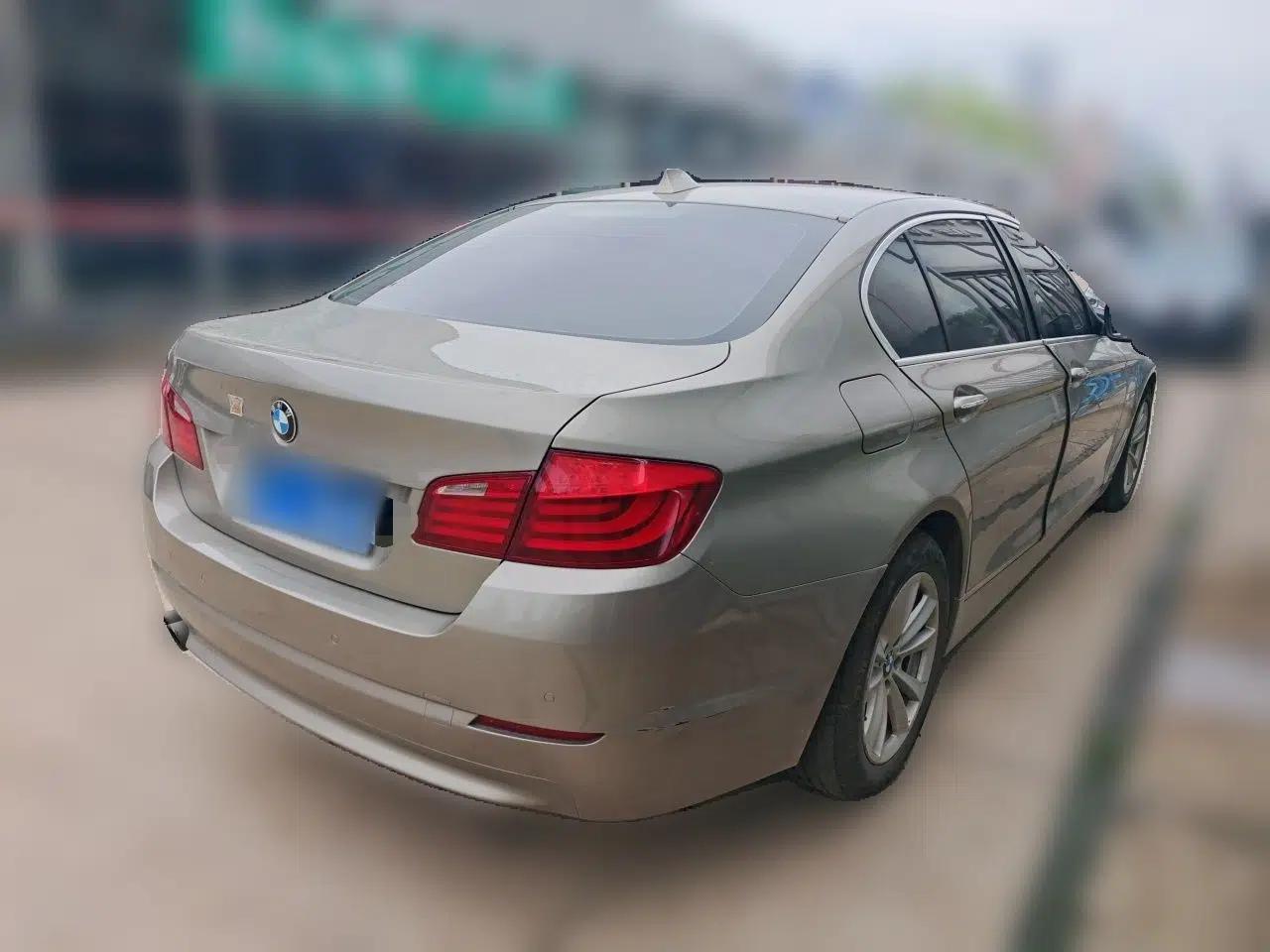 BMW 5 Series 2011 523Li Luxury Model — миниатюра 6