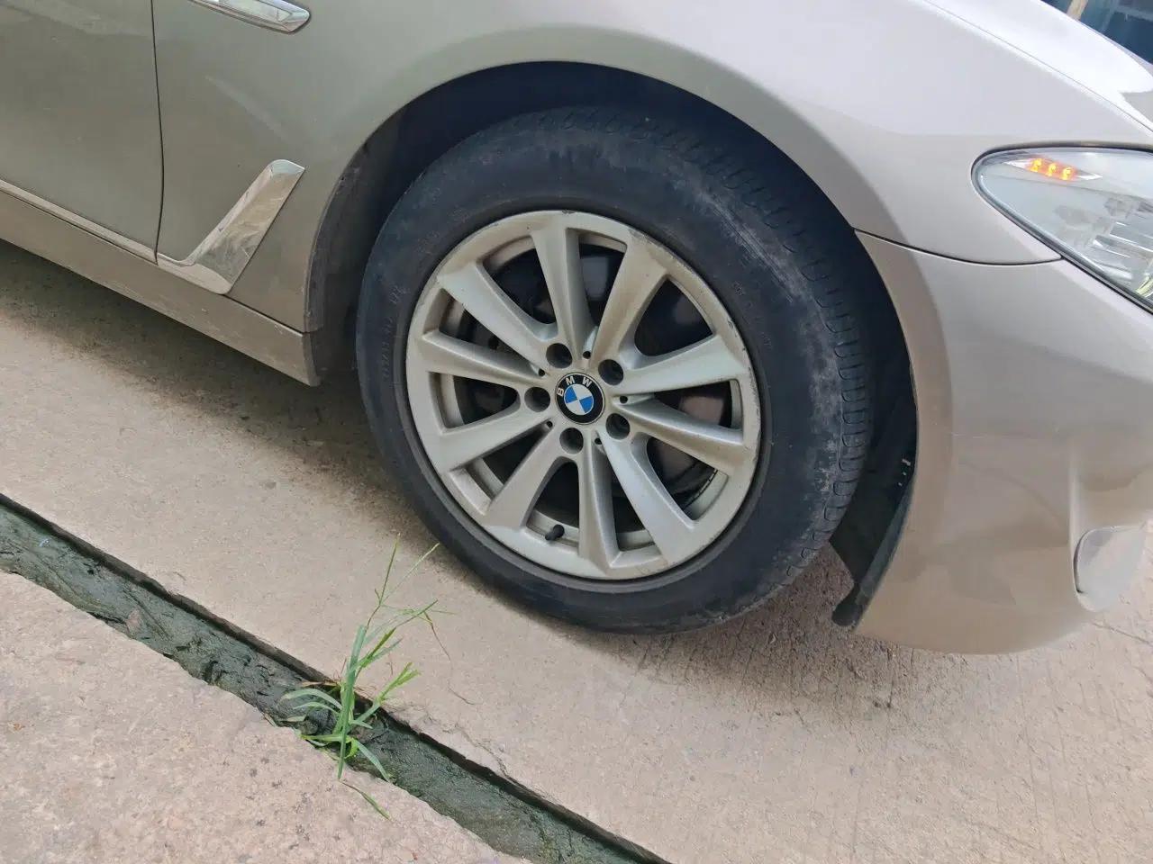 BMW 5 Series 2011 523Li Luxury Model — миниатюра 8