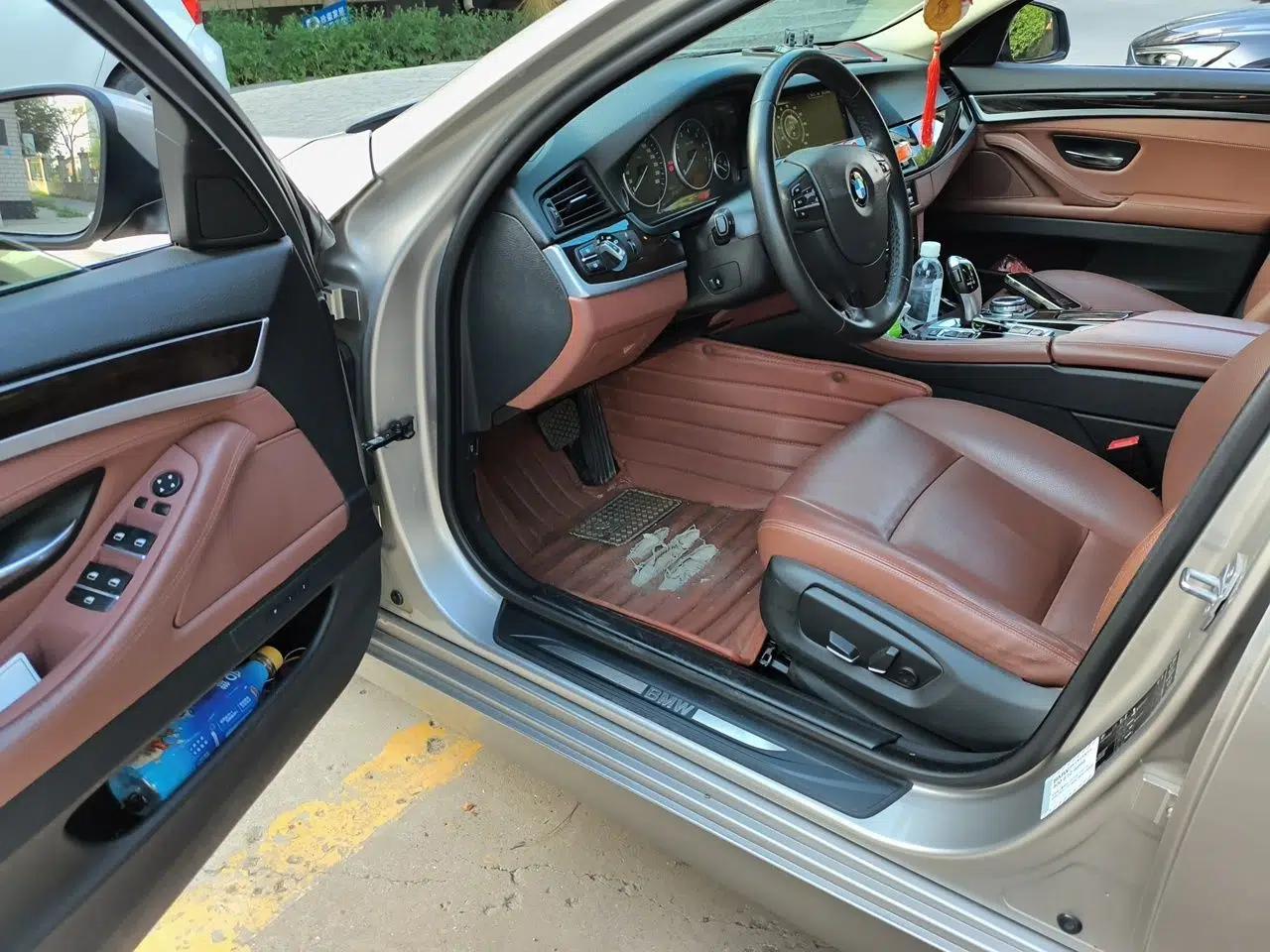 BMW 5 Series 2013 530Li Leading Model — миниатюра 16