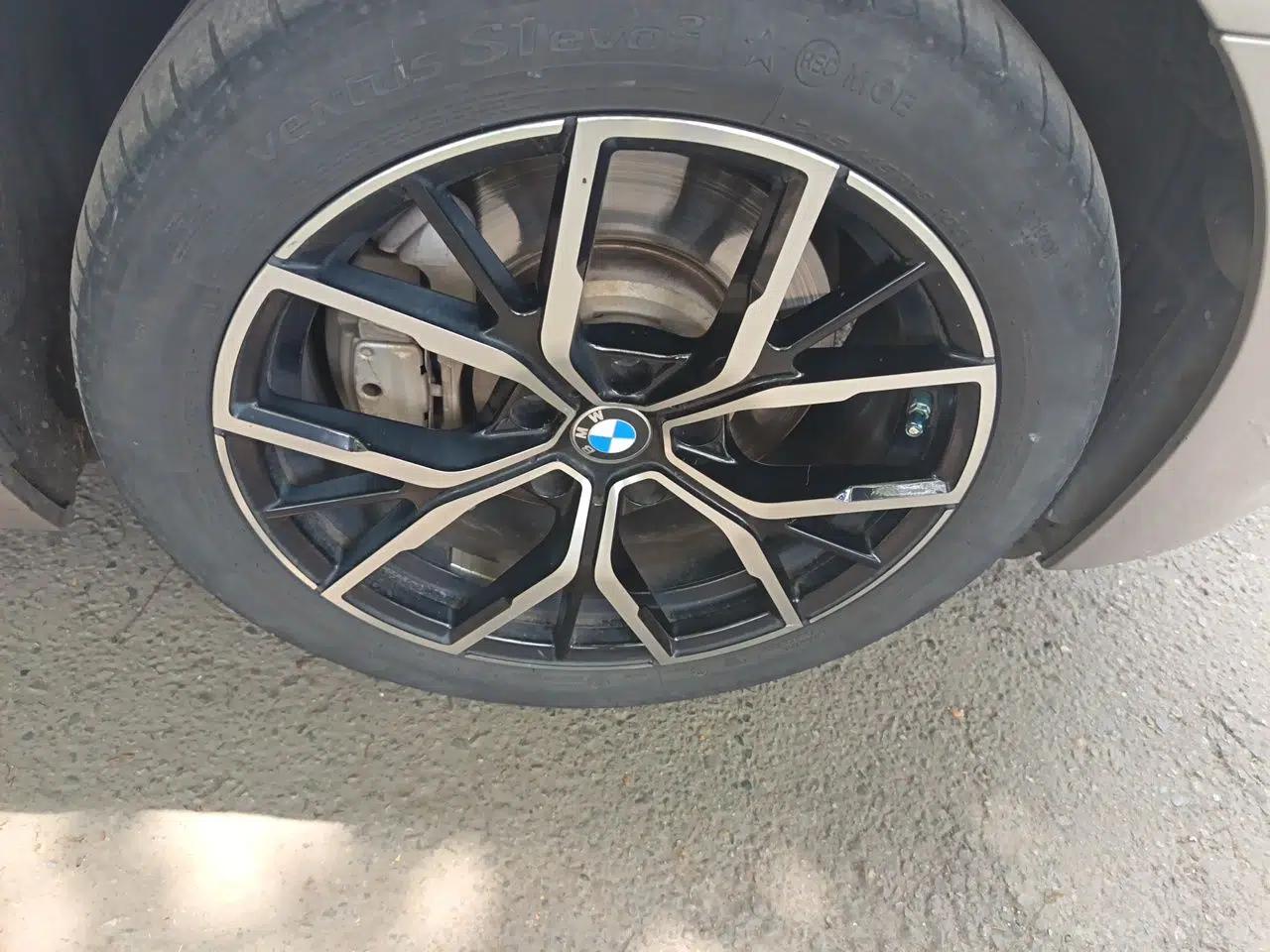 BMW 5 Series New Energy 2015 530Le — миниатюра 8