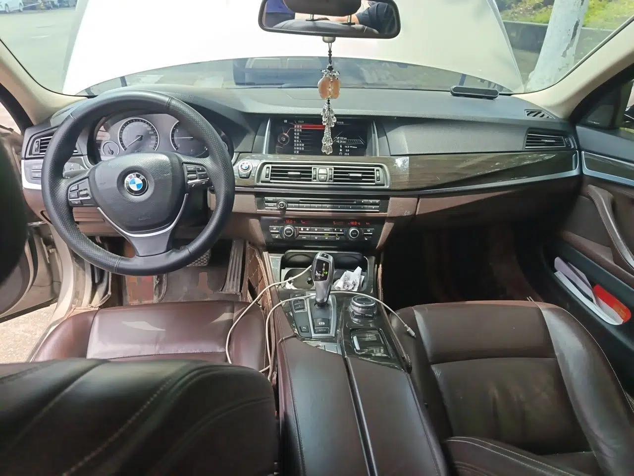 BMW 5 Series New Energy 2015 530Le — миниатюра 9