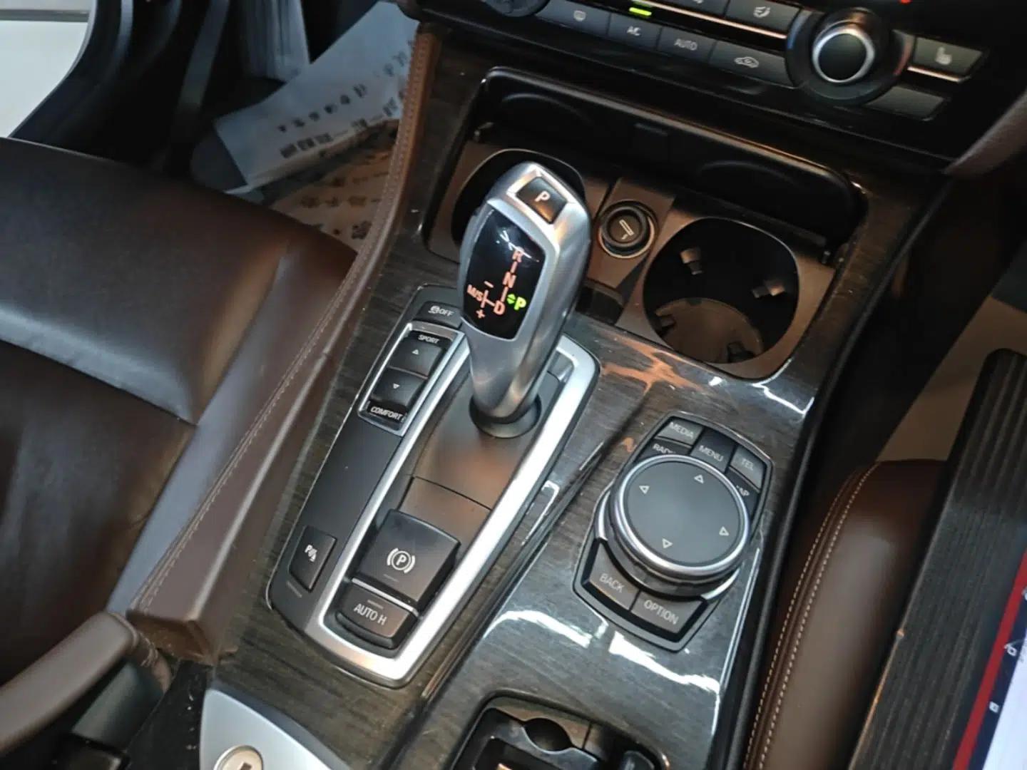 BMW 5 Series 2014 525Li Luxury Design Package — миниатюра 16