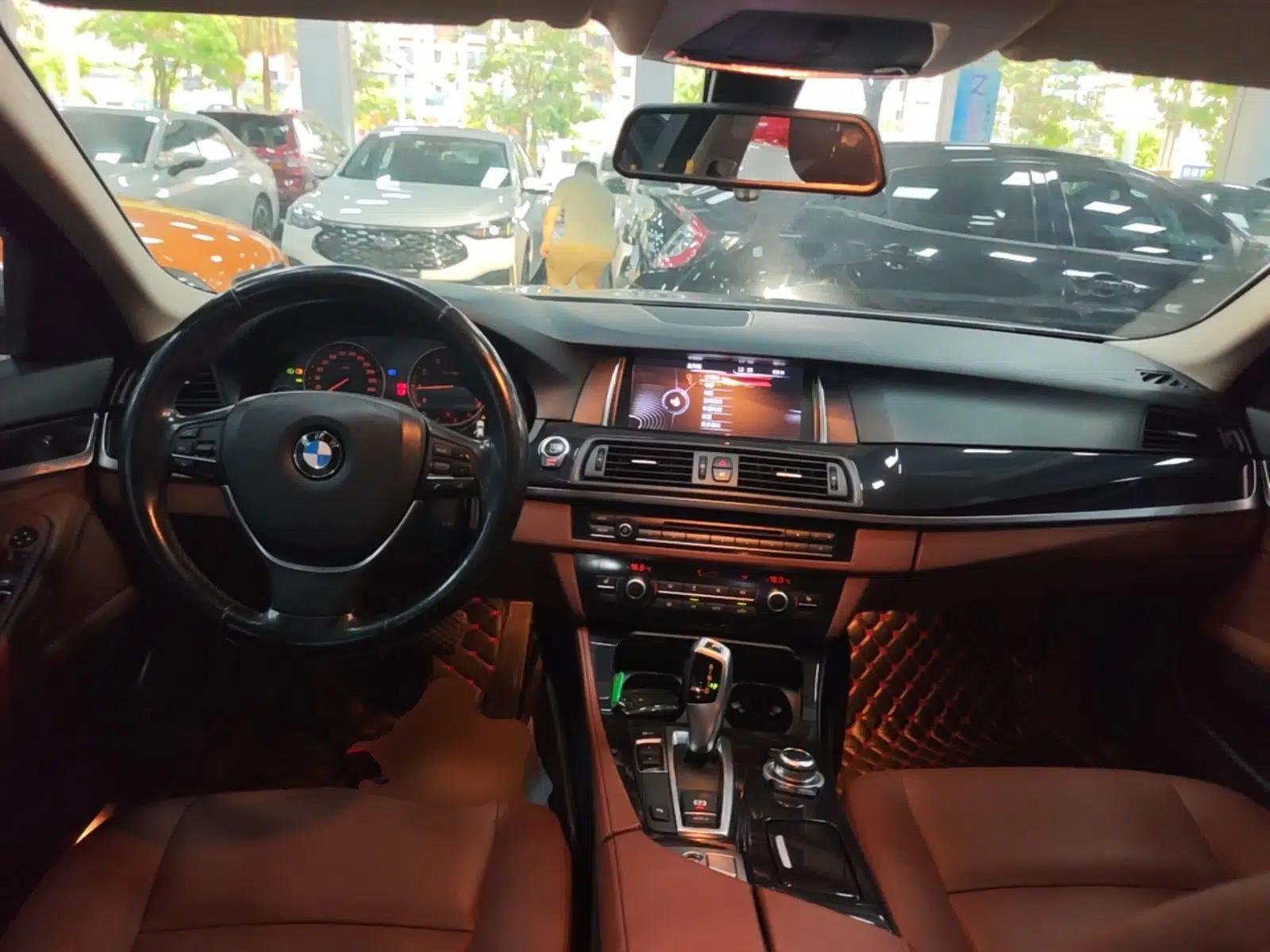BMW 5 Series 2017 520Li Elegant Edition — миниатюра 12