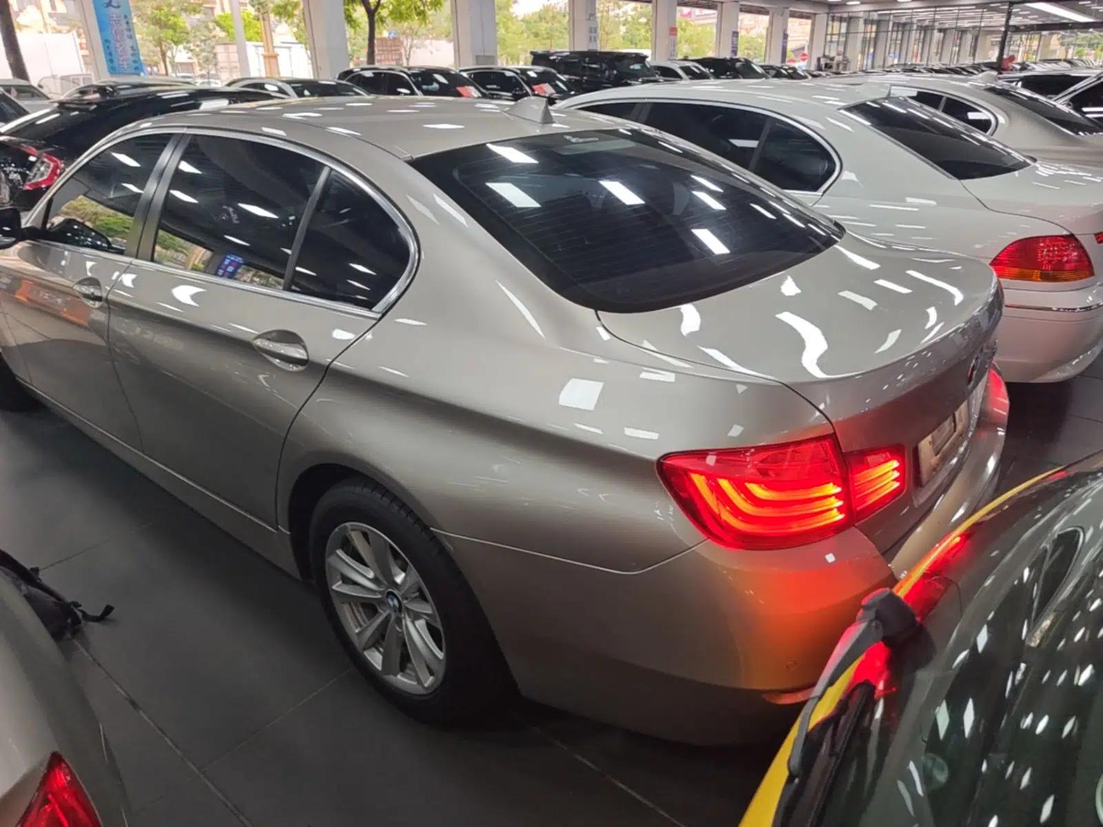 BMW 5 Series 2017 520Li Elegant Edition — миниатюра 4