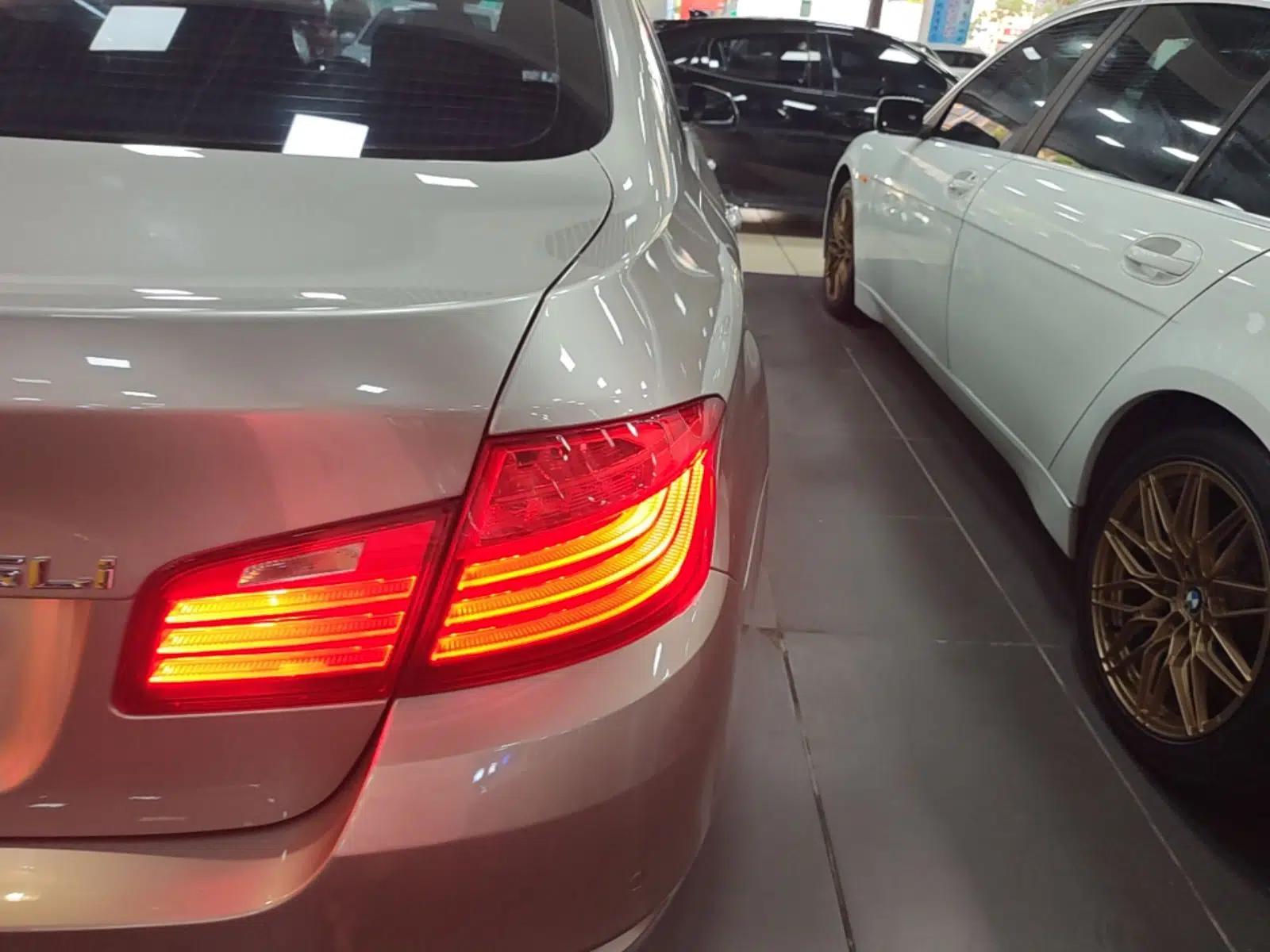 BMW 5 Series 2017 520Li Elegant Edition — миниатюра 9