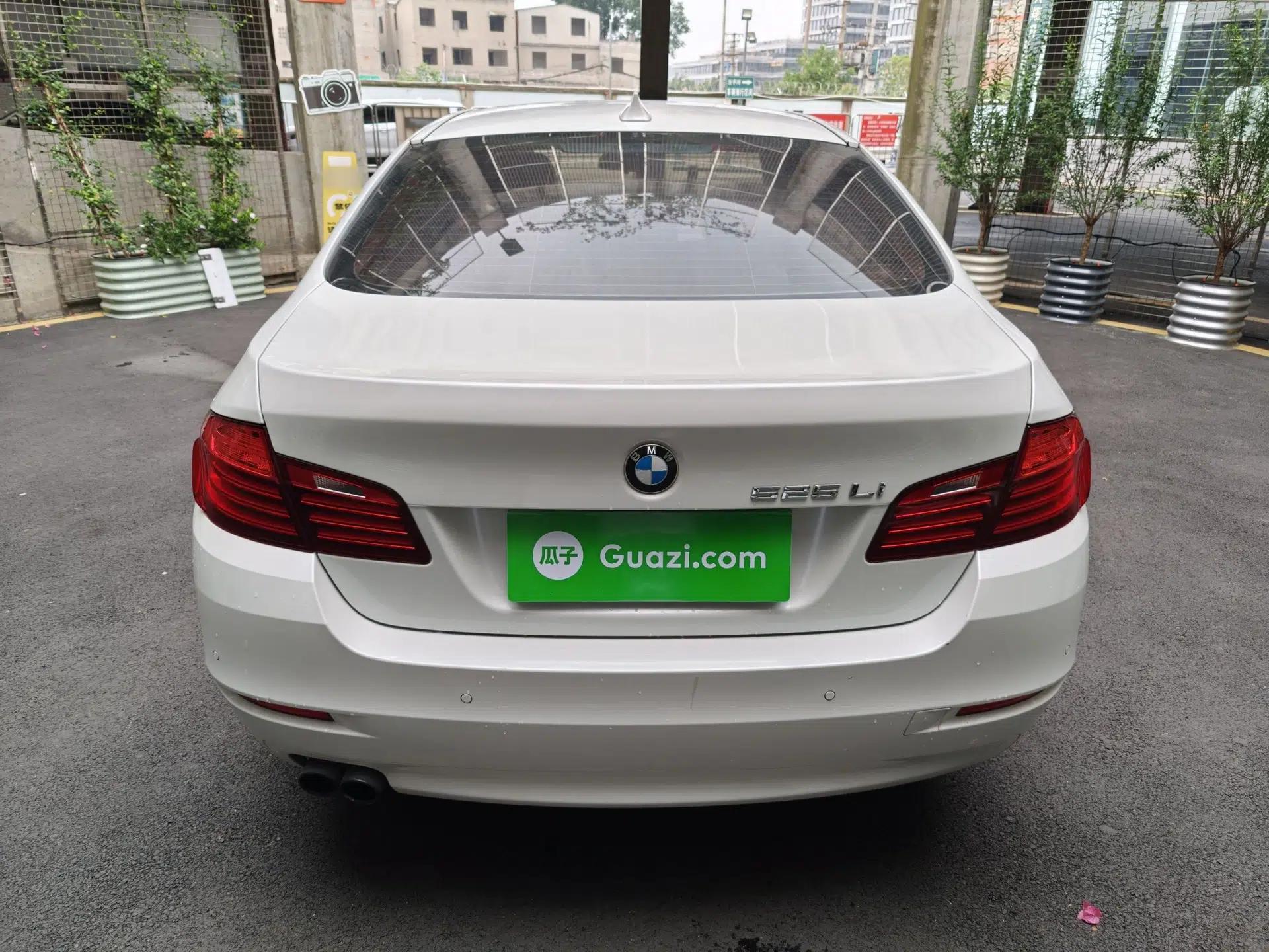 BMW 5 Series 2014 525Li Leading Model — миниатюра 18