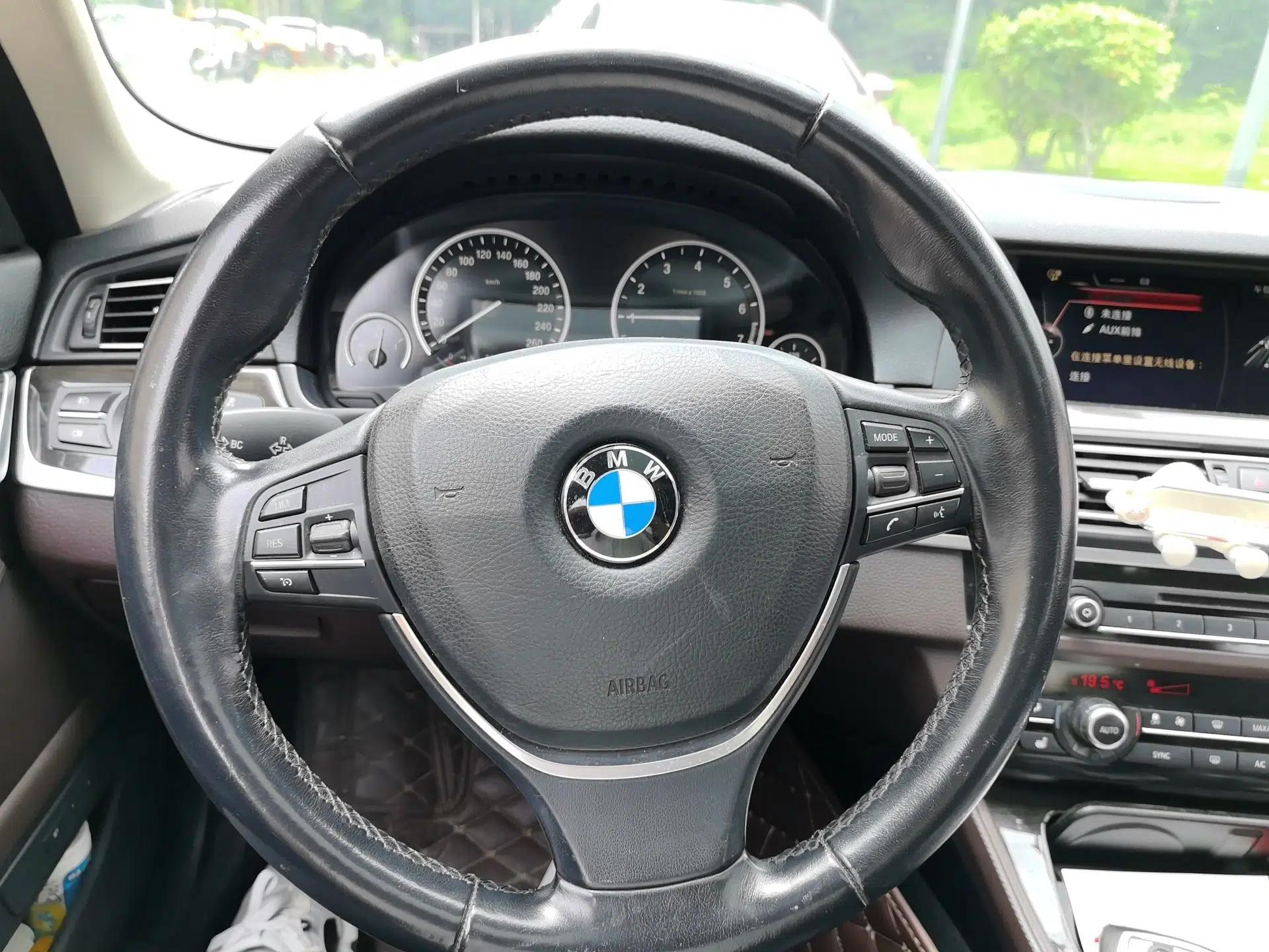 BMW 5 Series New Energy 2015 530Le — миниатюра 10