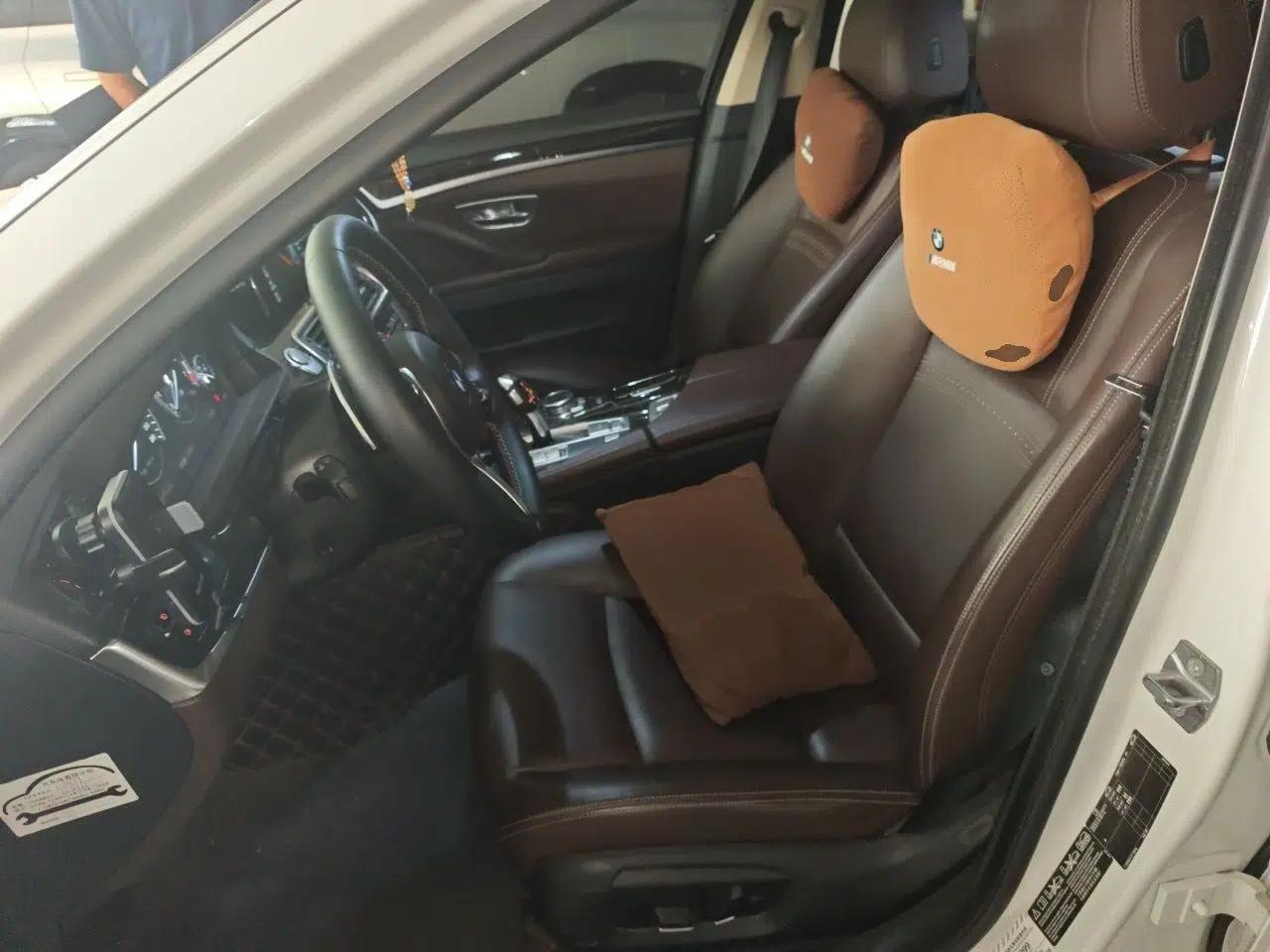 BMW 5 Series New Energy 2015 530Le — миниатюра 15