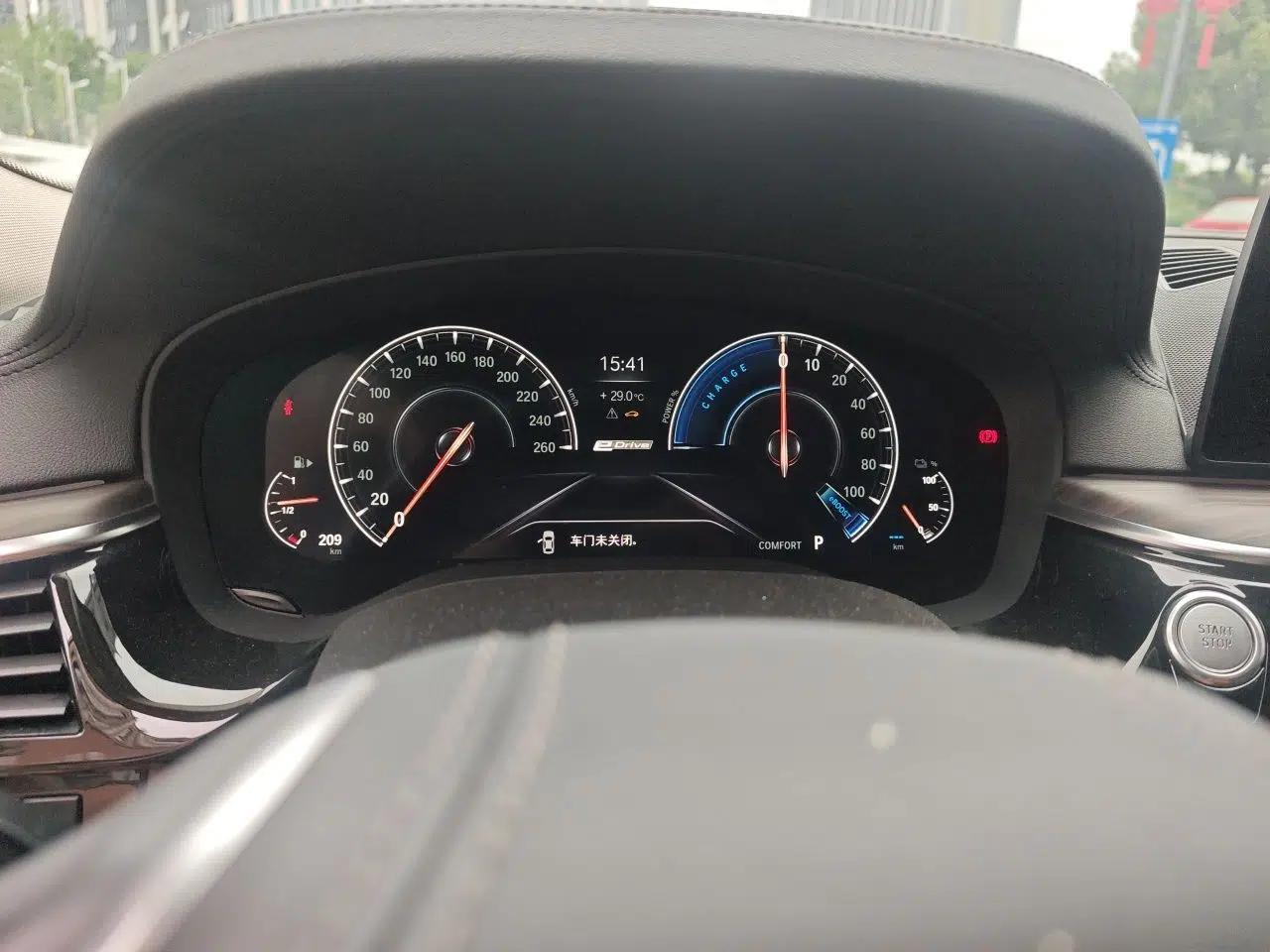 BMW 5 Series New Energy 2019 530Le Luxury Package — миниатюра 11