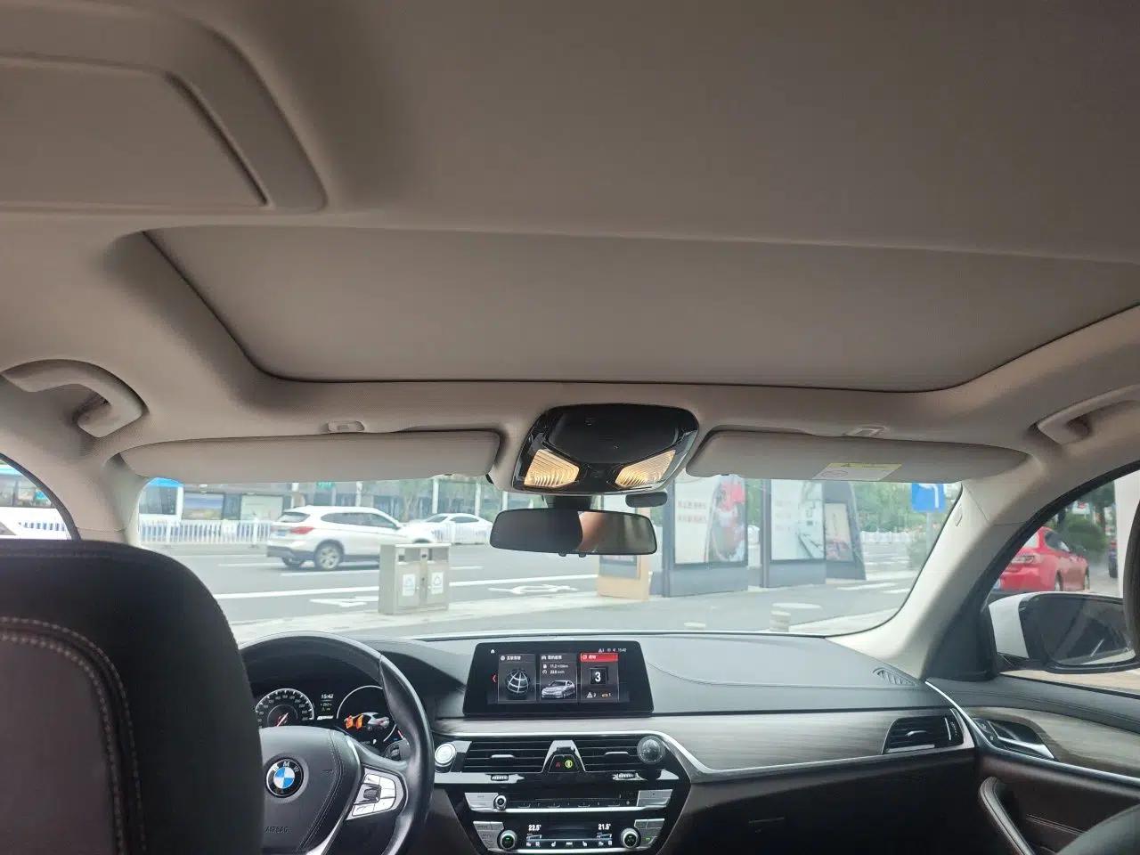 BMW 5 Series New Energy 2019 530Le Luxury Package — миниатюра 18