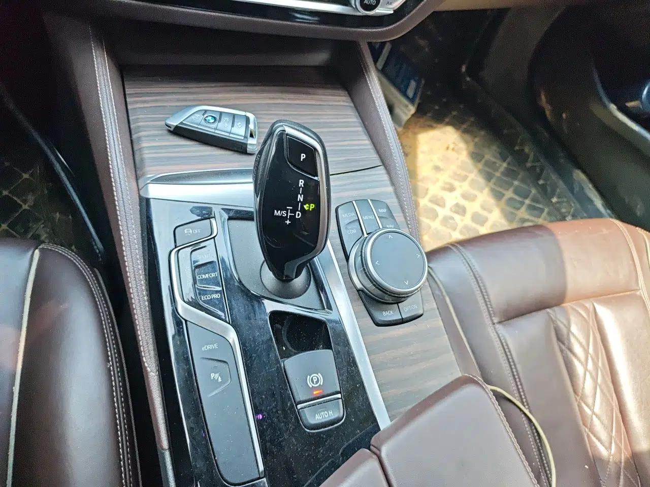 BMW 5 Series New Energy 2019 530Le Luxury Package — миниатюра 14