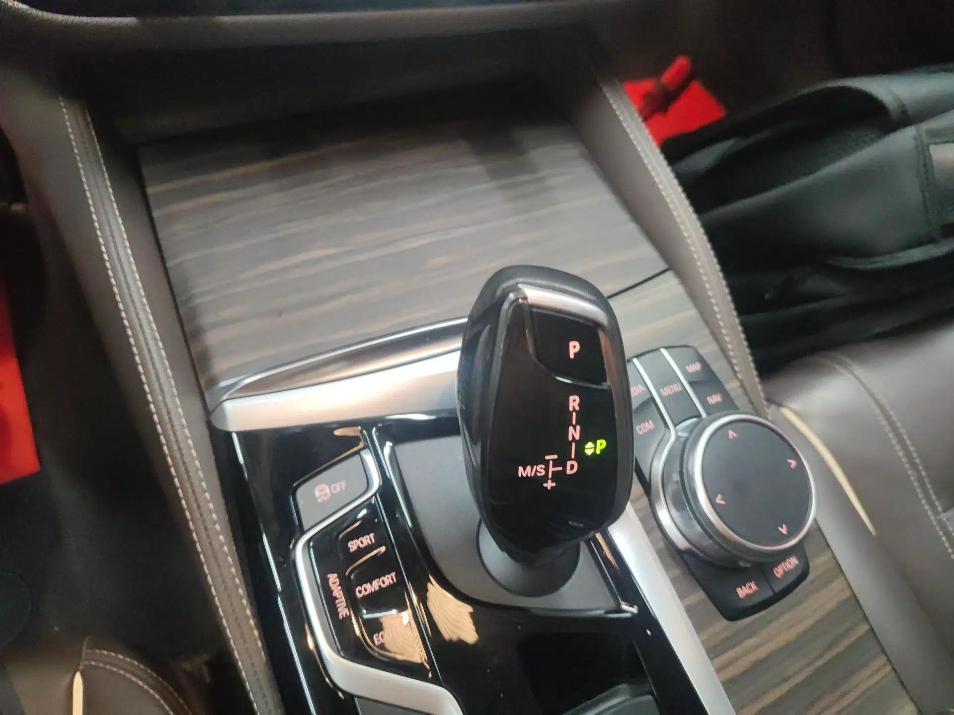 BMW 5 Series New Energy 2019 530Le Luxury Package — миниатюра 14