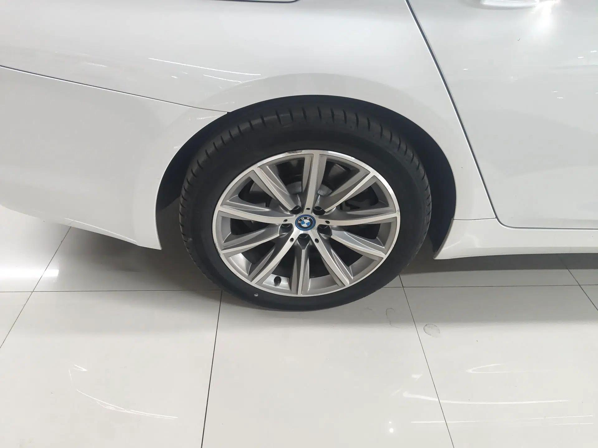 BMW 5 Series New Energy 2019 530Le Luxury Package — миниатюра 5