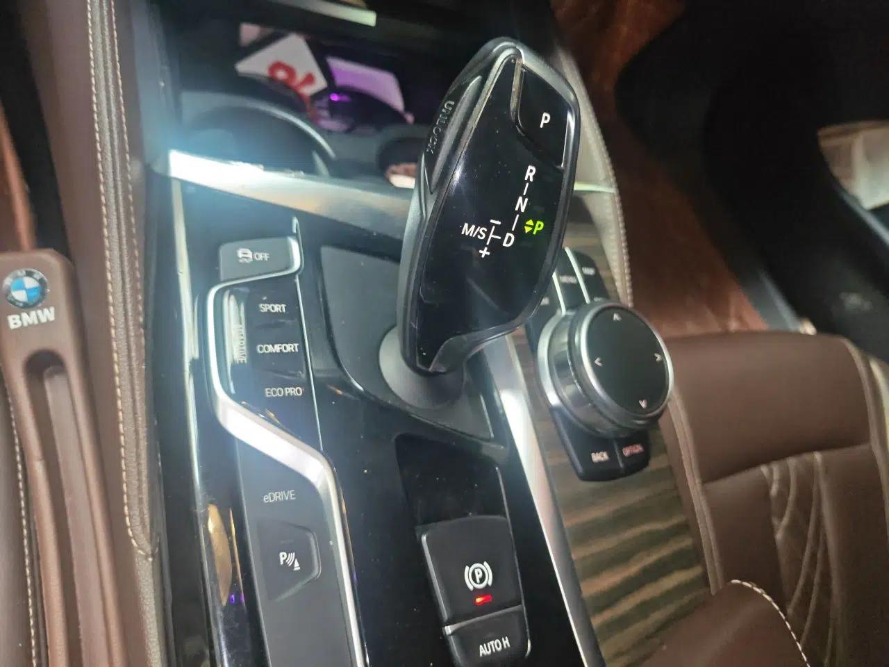 BMW 5 Series New Energy 2018 530Le Luxury Package — миниатюра 14