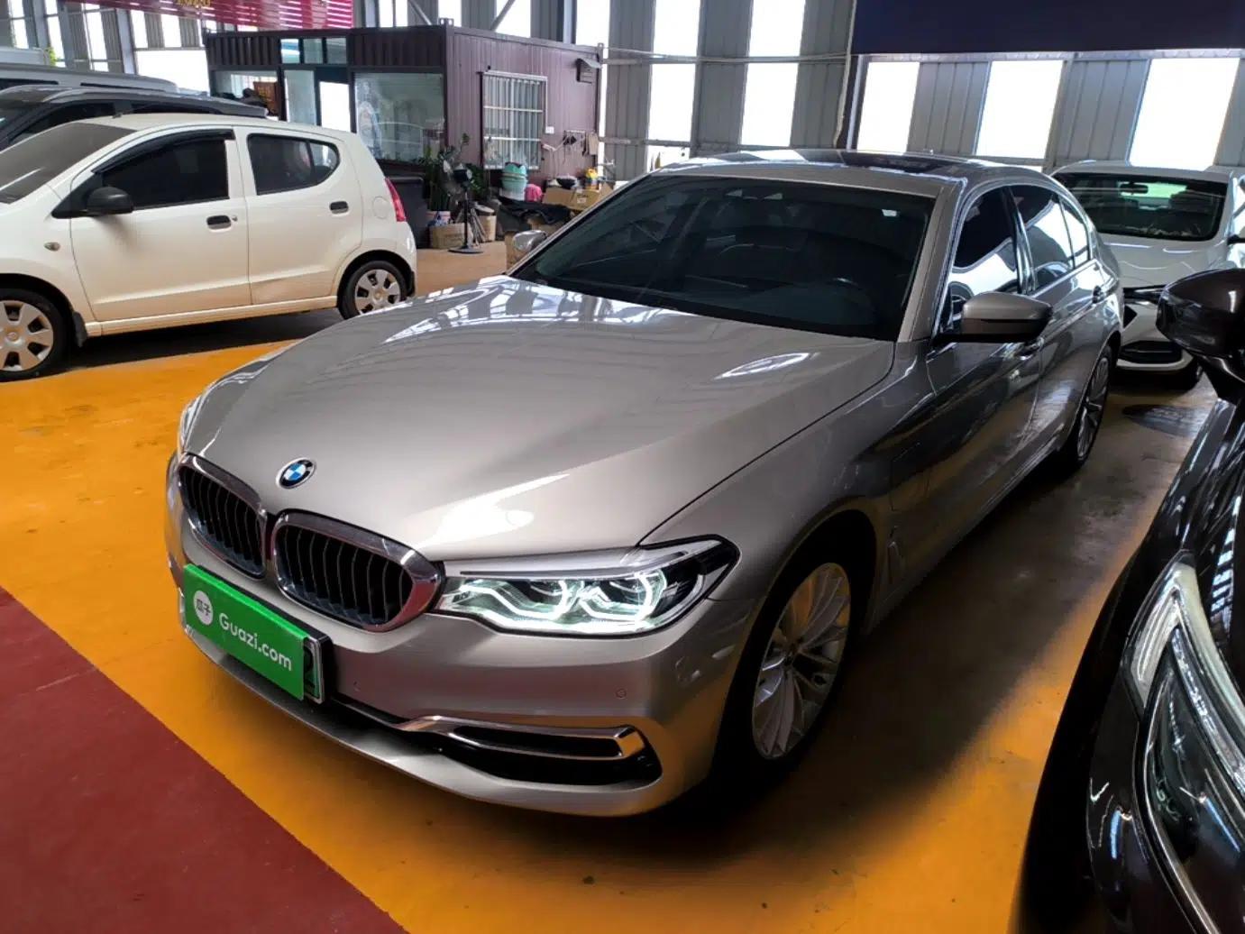 BMW 5 Series New Energy 2019 Updated 530Le Pioneer Edition — миниатюра 1