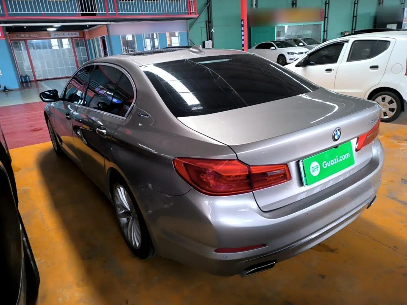 BMW 5 Series New Energy 2019 Updated 530Le Pioneer Edition — миниатюра 4