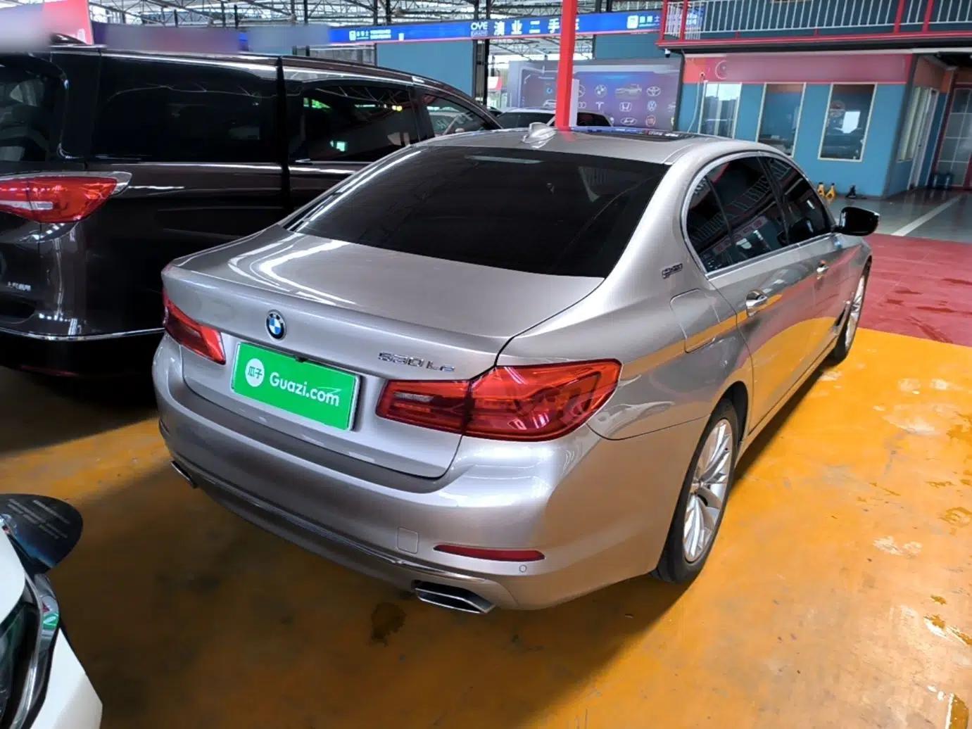 BMW 5 Series New Energy 2019 Updated 530Le Pioneer Edition — миниатюра 6