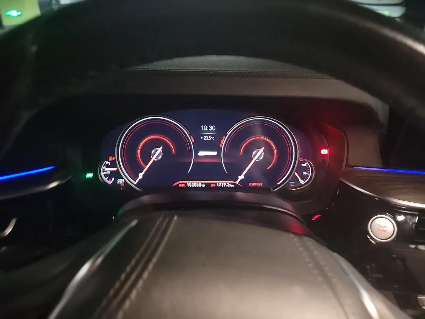 BMW 5 Series New Energy 2018 530Le Luxury Package — миниатюра 11