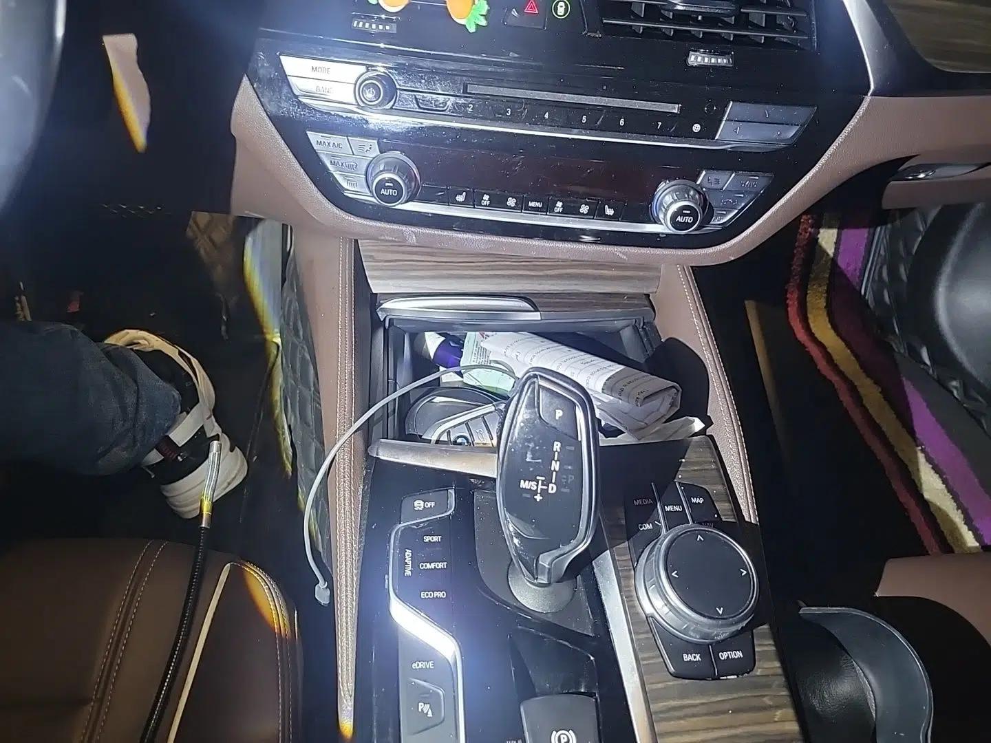 BMW 5 Series New Energy 2018 530Le Luxury Package — миниатюра 14