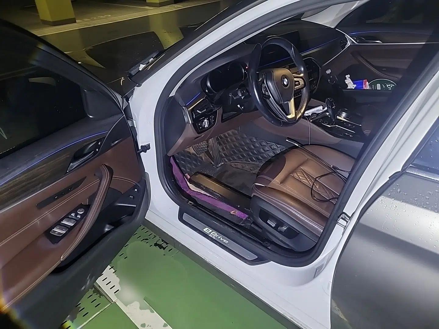BMW 5 Series New Energy 2018 530Le Luxury Package — миниатюра 16