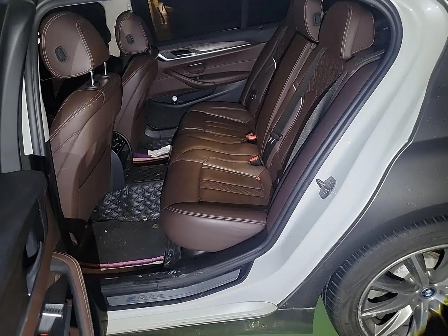BMW 5 Series New Energy 2018 530Le Luxury Package — миниатюра 17